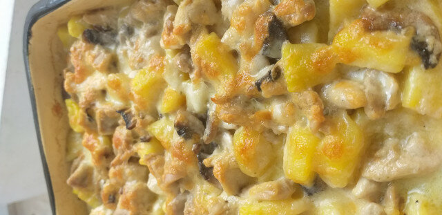 Creamy Chicken Casserole with Potatoes and Mushrooms