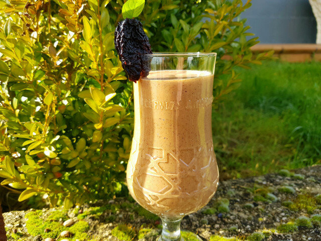 Chocolate Smoothie with Prunes