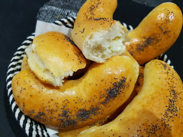 Crescent Rolls with a Sumptuous Filling and Poppy Seeds