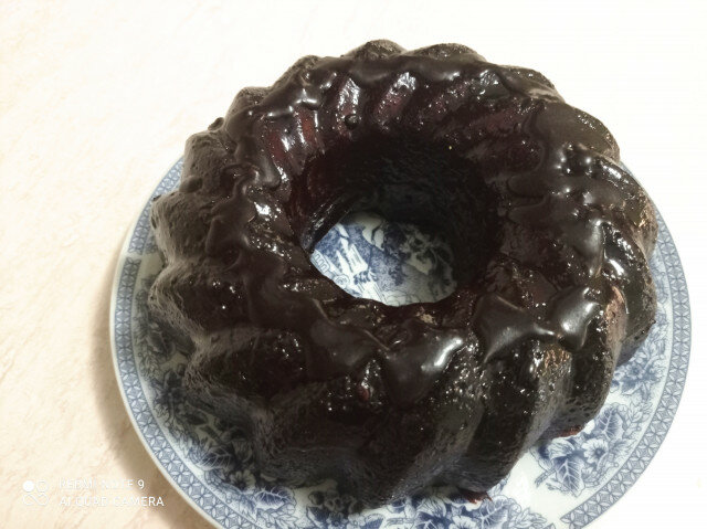 Cake with Chocolate Glaze