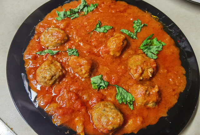 Oven-Baked Meatballs in Tomato Sauce