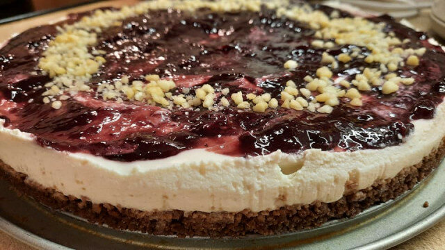 The Most Delicious Egg-Free Cheesecake with Berries