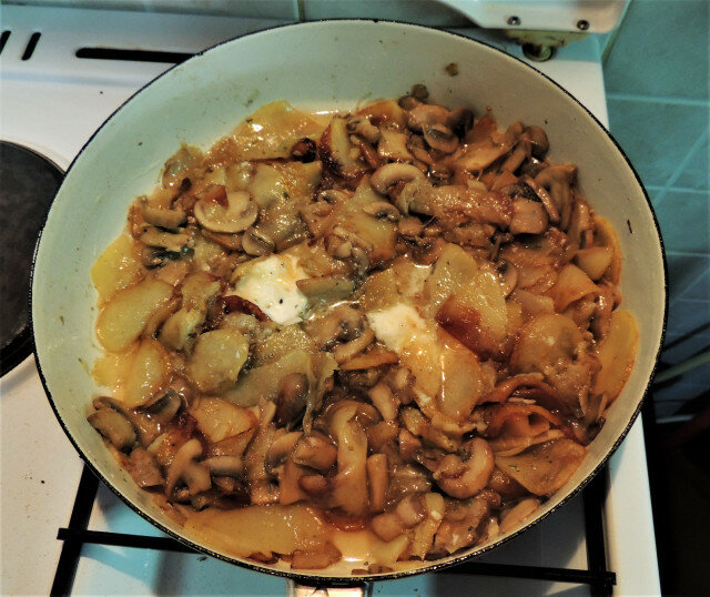 Stewed Potatoes with Mushrooms