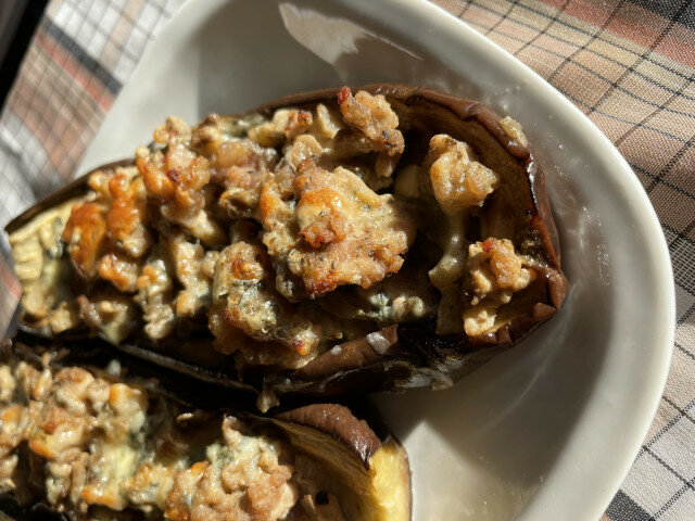 Stuffed Eggplants with Minced Meat and Blue Cheese