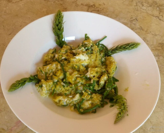 Scrambled Eggs with Bacon and Asparagus