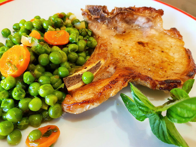 Pork Chops with Stewed Peas