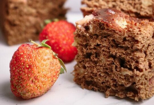 Protein Cake with Bananas and Strawberries