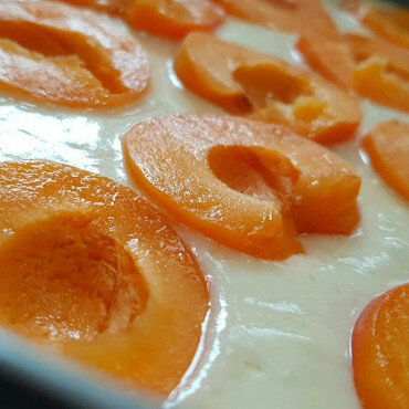 Village-Style Apricot Cake