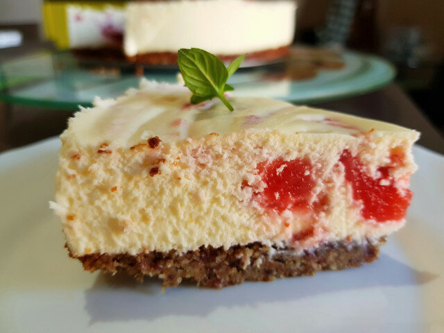 Keto Cake with Strawberries and Mascarpone