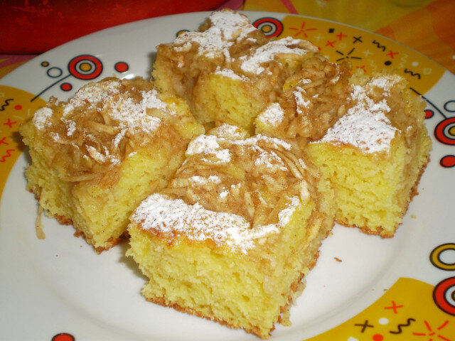 Wonderful Cake with Apples and Cinnamon