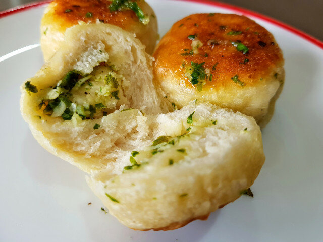 Pan-Fried Garlic Bread Rolls