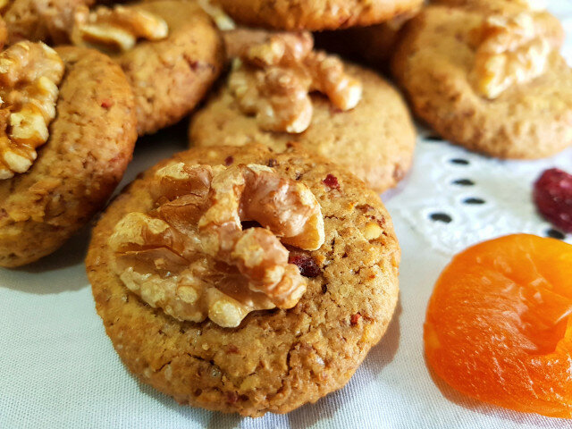 Walnut Cookies with Coffee and Dried Fruit