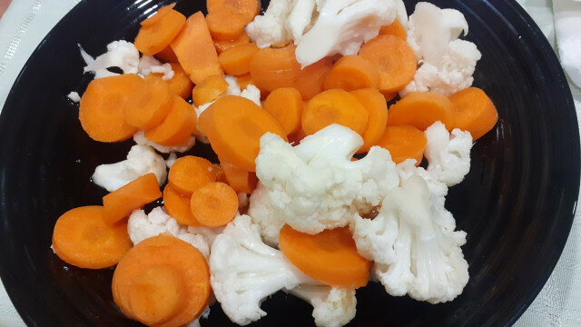 Simple Cauliflower and Carrot Pickle