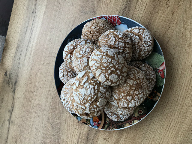 Easy Chocolate Crinkle Cookies