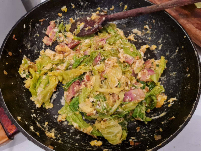 Scrambled Eggs with Kale and Bacon