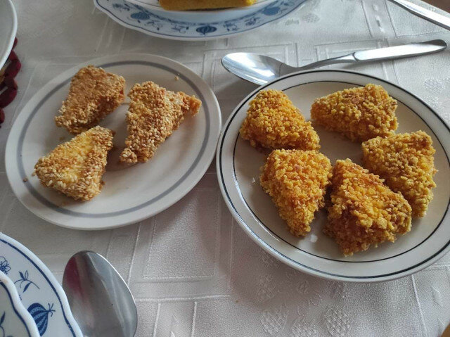 Processed Cheese Bites with Cornflakes