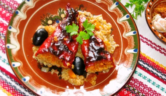 Stuffed Peppers with Bulgur, Mushrooms and Olives