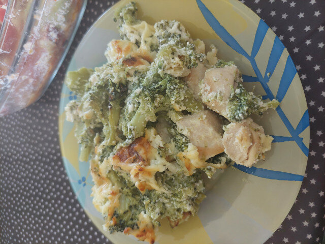 Broccoli with Chicken Fillet and Cream