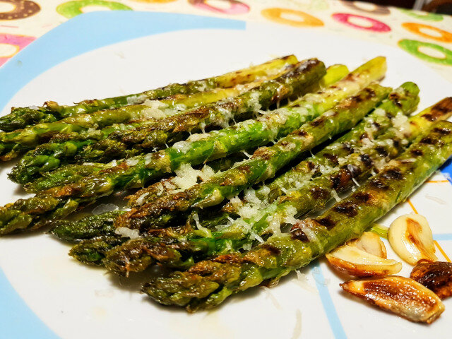 Grilled Asparagus with Garlic and Parmesan