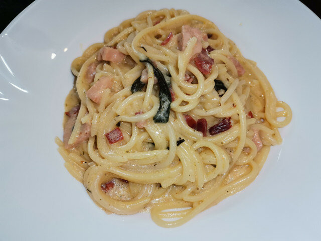 Rich Spaghetti with Mushrooms and Pastrami