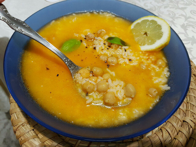 Economical Chickpea and Rice Soup