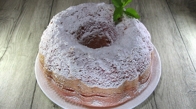 Delicious and Fluffy Sponge Cake