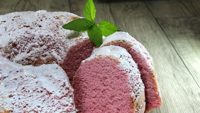 Delicious and Fluffy Sponge Cake