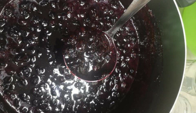 Homemade Blueberry Jam with Gelling Sugar