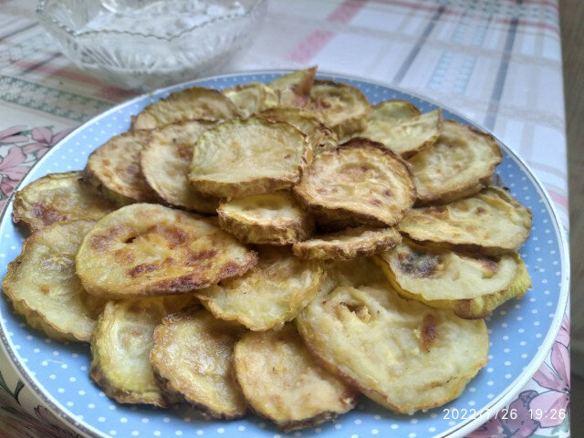 Fried Zucchini with Yogurt-Mayonnaise Sauce