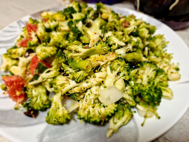 Grapefruit and Raw Broccoli Salad