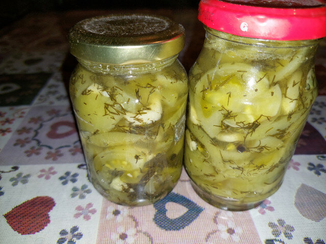 Green Tomato and Garlic Pickle
