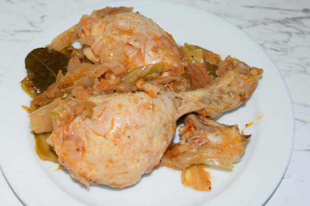 Cabbage with Chicken in a Clay Pot