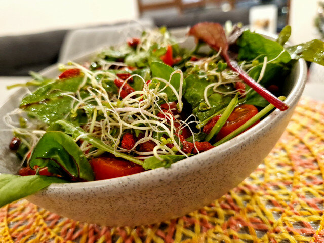 Green Salad with Goji Berries and Broccoli Sprouts