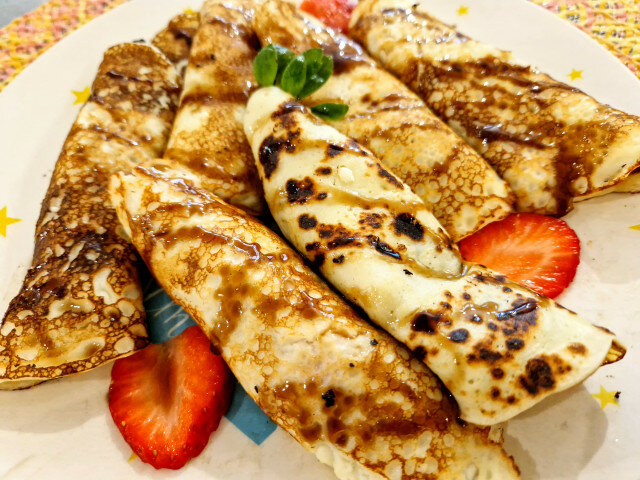 Pancakes with Sour Cream, Strawberries and Caramel