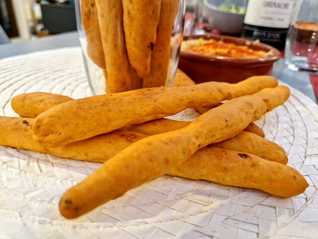 Cracker Sticks with Tomatoes and Basil