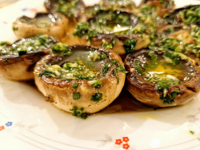 Whole Mushrooms with Garlic and Parsley