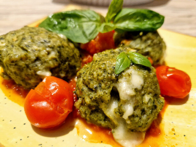 Spinach and Dry Bread Patties with Tomato Ragout