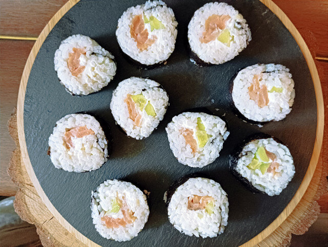 Sushi with Salmon, Cucumber and Cream Cheese