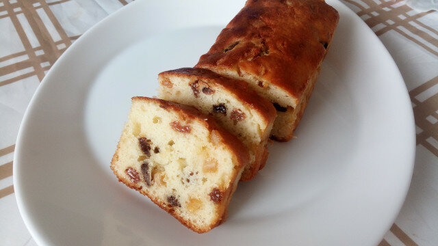 Sponge Cake with Cottage Cheese, Raisins and Orange Peel