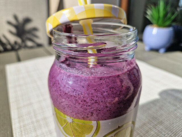 Blueberry and Cashew Protein Smoothie