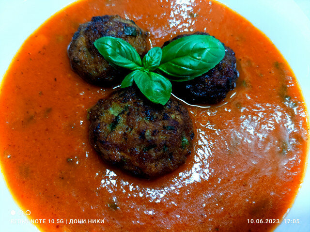 The Perfect Meatballs in Tomato Sauce