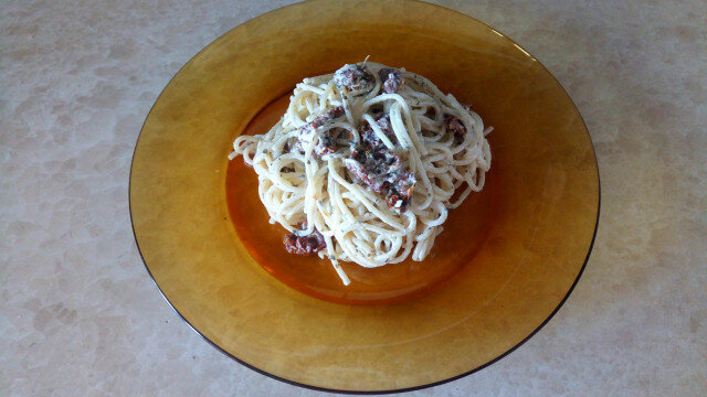 Spaghetti with Dried Tomatoes and Three Cheeses