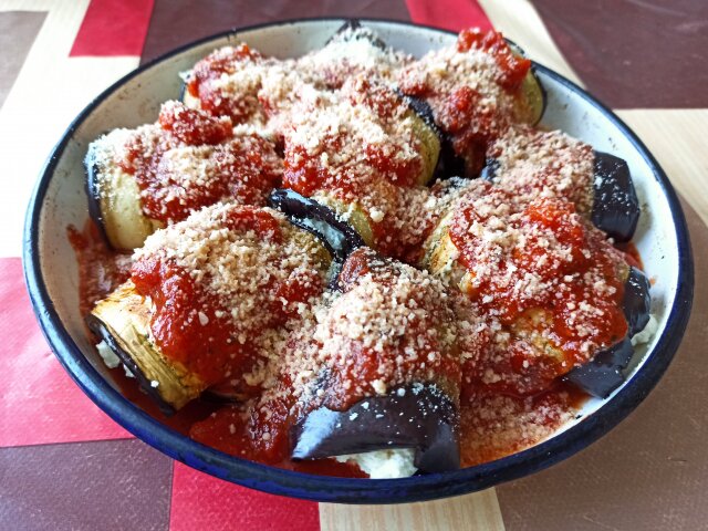 Eggplant and Cottage Cheese Rolls