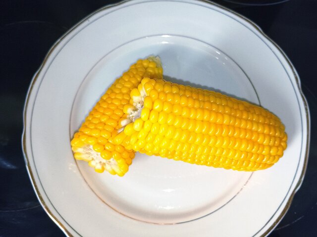 Steamed Corn in a Multicooker