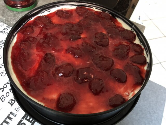 No Bake Cheesecake with Strawberry Jam