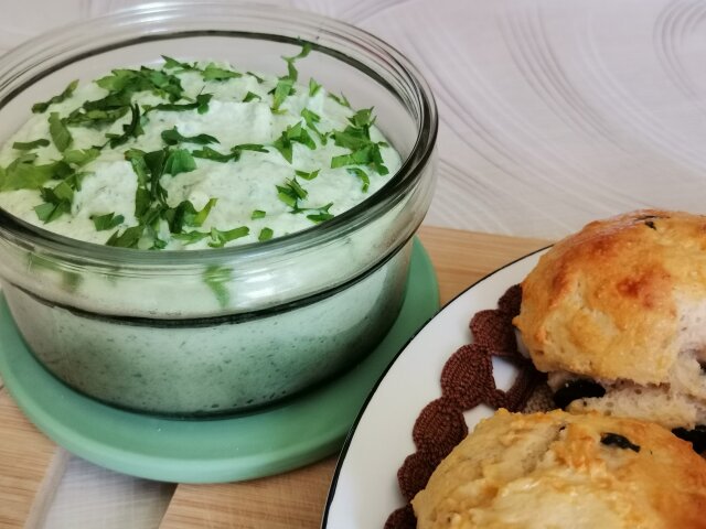 Savory Cream for Spreading with Zucchini and Cottage Cheese