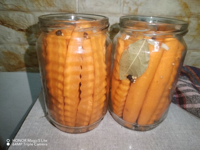 Pickled Carrots with Garlic