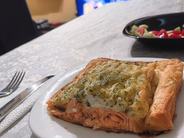 Salmon with Spinach in Puff Pastry