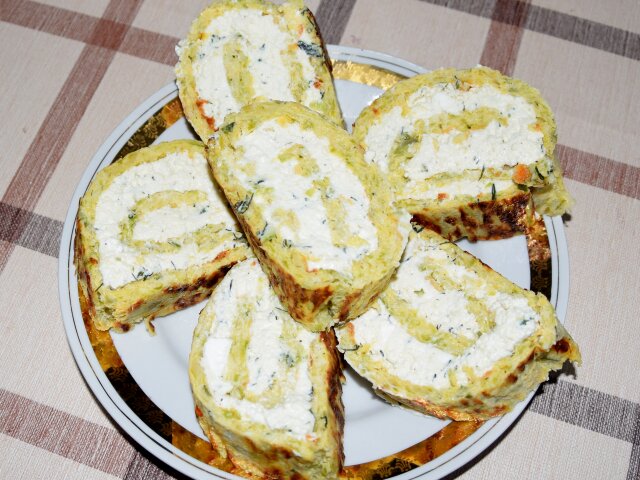 Zucchini Roll with Cream Cheese and Dill