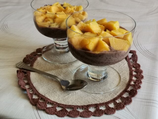Vegan Chia Pudding with Mango and Banana